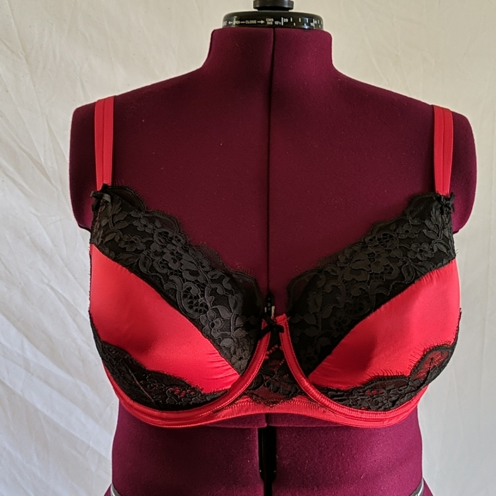 NWOT Cacique balconette 42DDD lined bra satin/lace